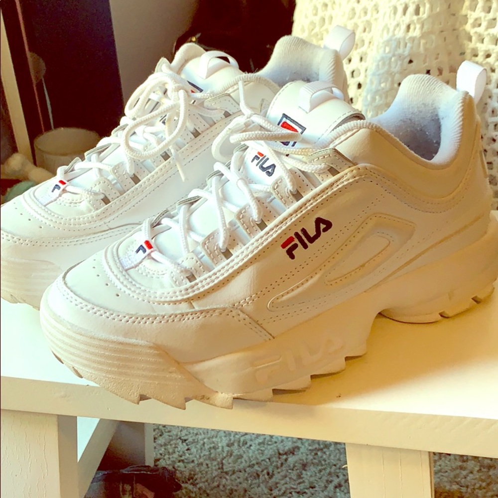 ON TREND Fila sneakers, EXCELLENT CONDITION sz8